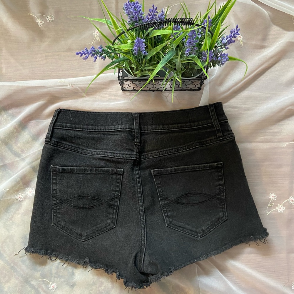 SALE💖High waisted frayed black shorts 🌸